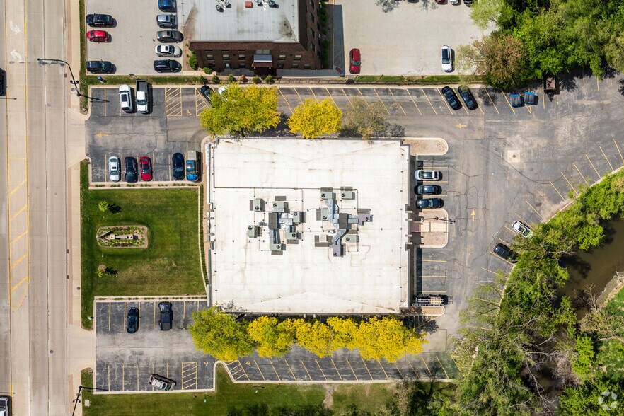 More Photos Of 240 E Lake St, Addison Office For Lease