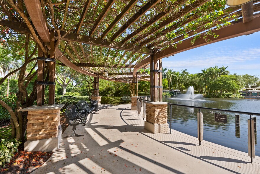 More Photos Of 700 2nd Ave N, Naples Medical For Lease