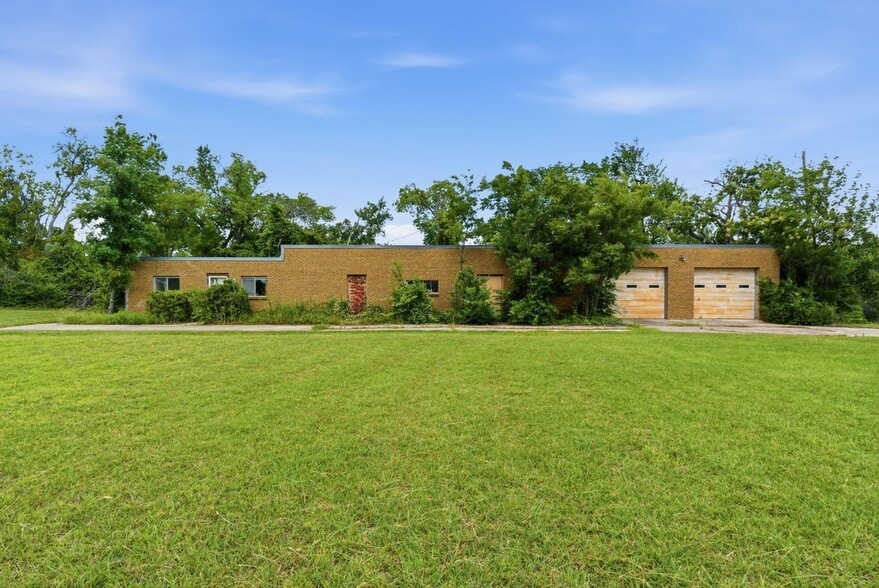 More Photos Of 10901 Jacksboro Hwy, Fort Worth Warehouse For Sale
