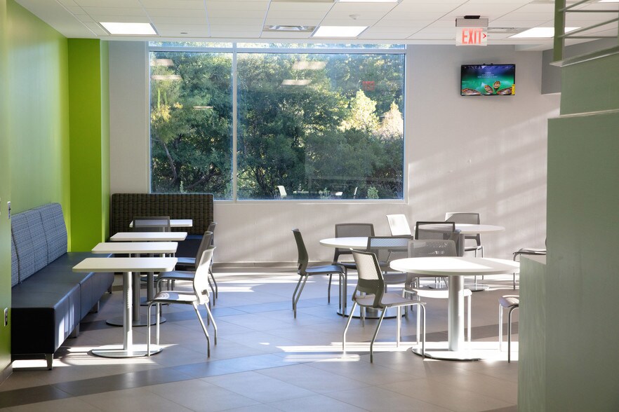 More Photos Of 20 TW Alexander Dr, Research Triangle Pk Research And Development For Lease