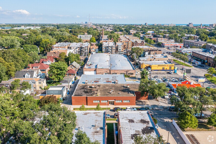 More Photos Of 1616 W Glenlake Ave, Chicago Light Distribution For Sale