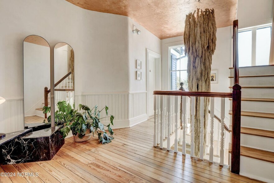 More Photos Of 118 S 4th St, Wilmington Hospitality For Sale