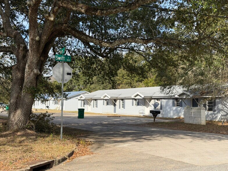 More Photos Of 1008 Blakely Ct, Albany Multifamily For Sale