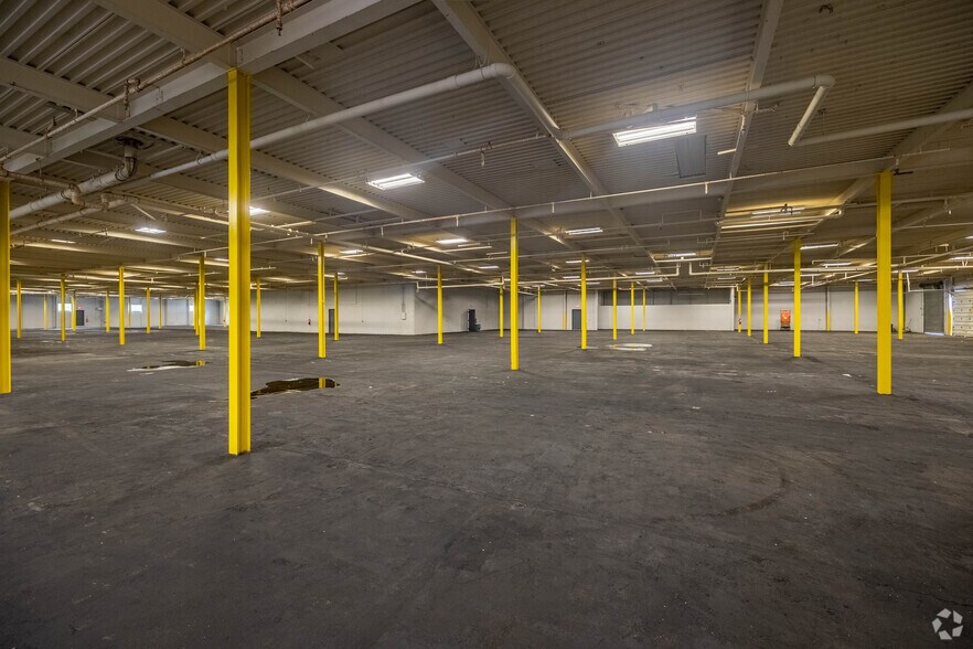 More Photos Of 2181 Grand Ave, Cincinnati Manufacturing For Lease