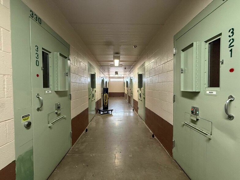 More Photos Of 406 N Avenue D, San Luis Correctional Facility For Sale