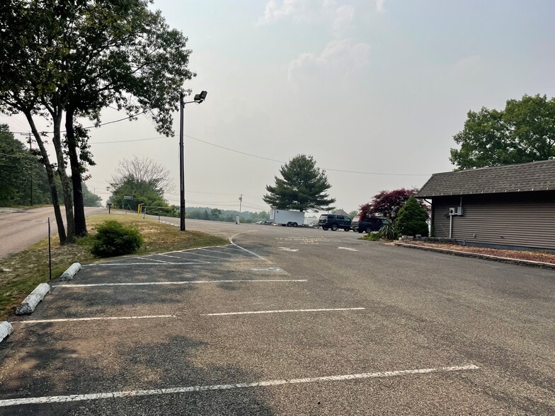 More Photos Of 5050 W Hurley Pond Rd, Wall General Retail For Lease