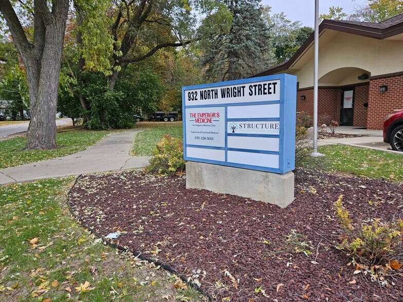 More Photos Of 932 N Wright St, Naperville Office For Lease