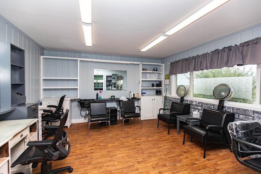 More Photos Of 308 Dale Dr, Montfort General Retail For Sale