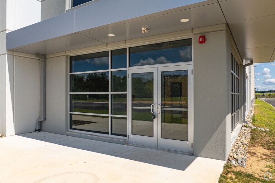 More Photos Of 280 Locke Ave, Woolwich Township Unknown For Lease