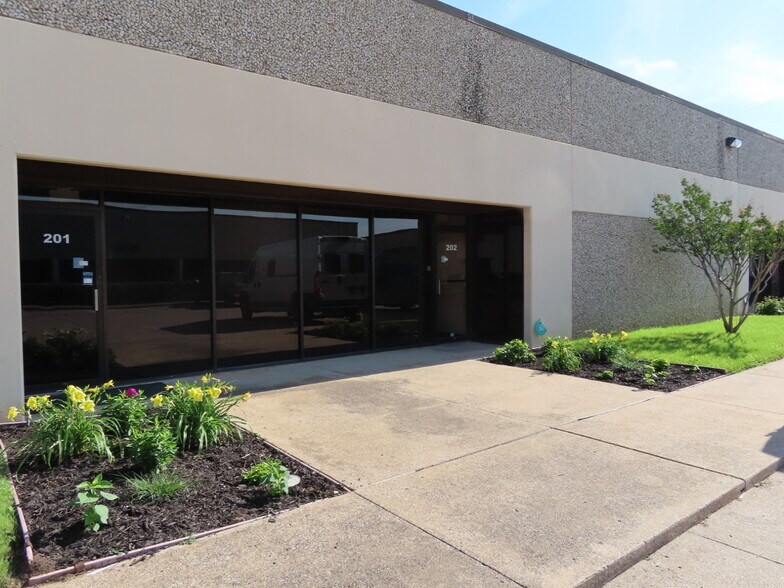 More Photos Of 1516 Osprey Dr, DeSoto Research And Development For Lease