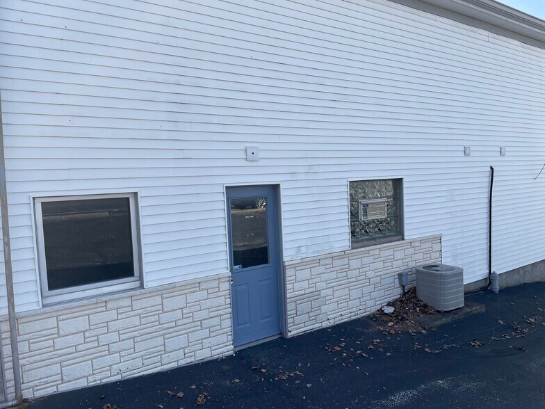 More Photos Of 633 N Morton St, Bloomington Research And Development For Lease
