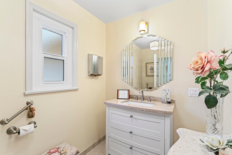 More Photos Of 27180 Highway 189, Blue Jay Office For Sale