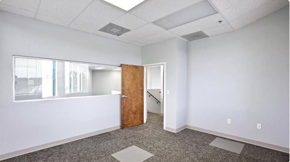More Photos Of 6881 Kingspointe Pky, Orlando Flex For Lease