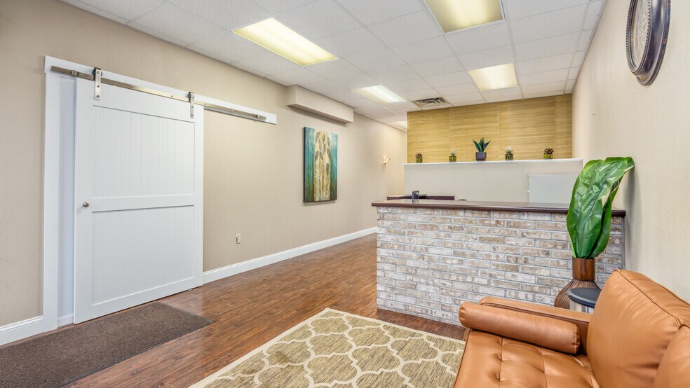 More Photos Of 206-216 E Ludington St, Iron Mountain Medical For Sale