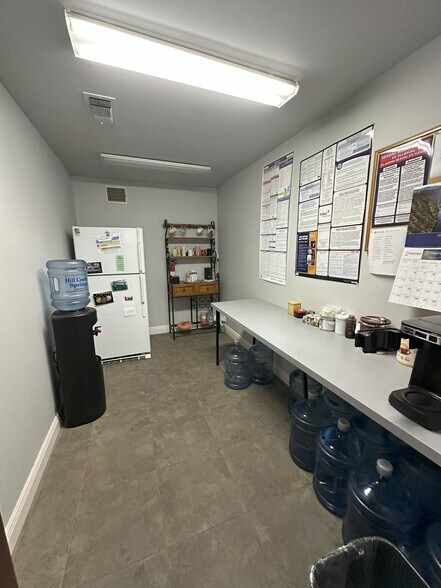 More Photos Of 8862 290 W, Austin Warehouse For Sale