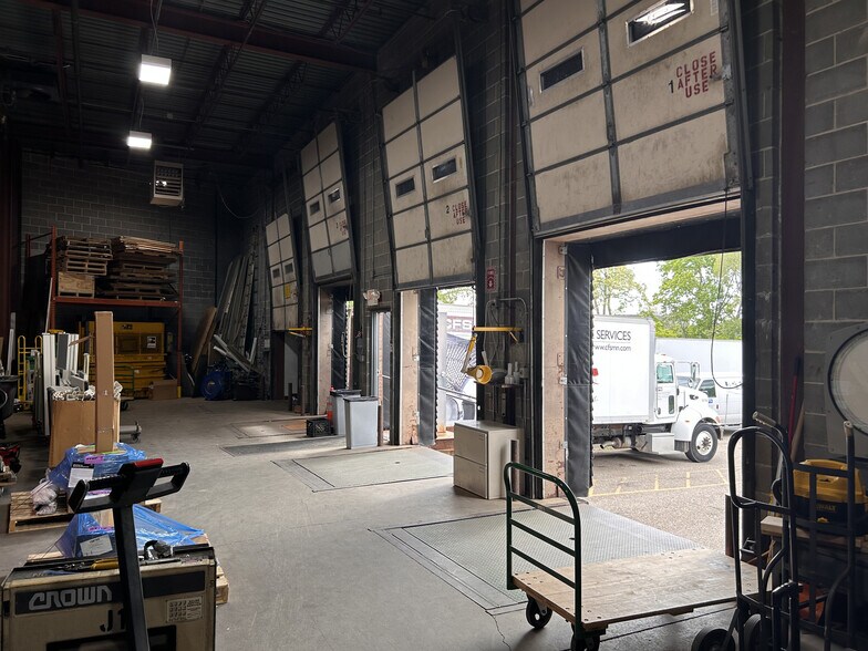 More Photos Of 4301 Hwy 7 W, Saint Louis Park Distribution For Lease