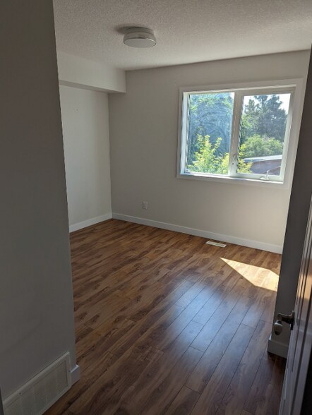 More Photos Of 12505 111 Av NW, Edmonton Apartments For Sale