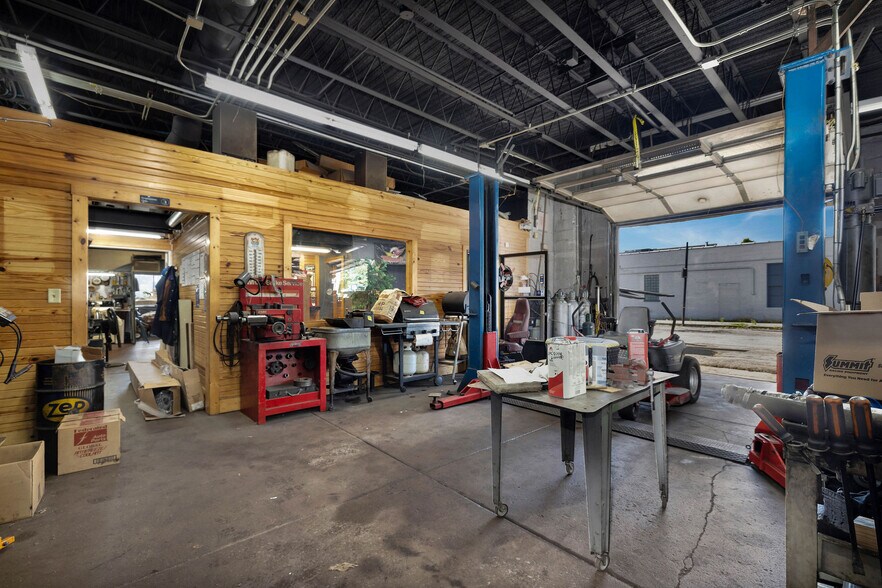 More Photos Of 7315 Vine St, Cincinnati Auto Repair For Sale