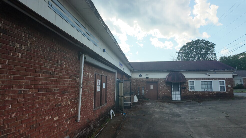 More Photos Of 711 Buffalo St, Shelby Flex For Sale