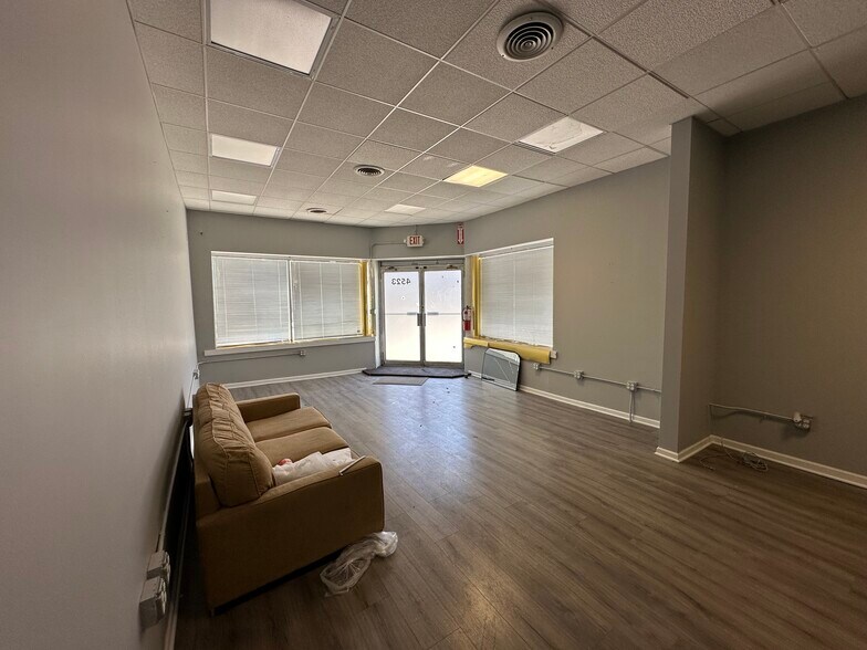 More Photos Of 4519-4523 N Milwaukee Ave, Chicago Apartments For Lease