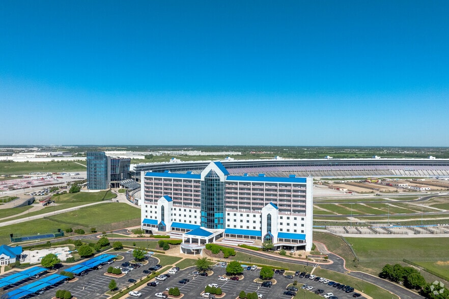 More Photos Of 3575 Lone Star Cir, Fort Worth Apartments For Sale