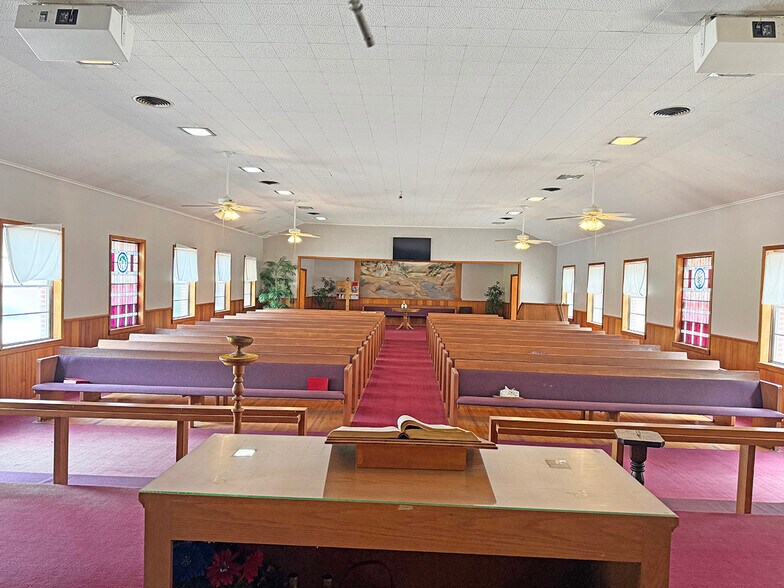 More Photos Of 121 Roosevelt St, Hooks Religious Facility For Sale
