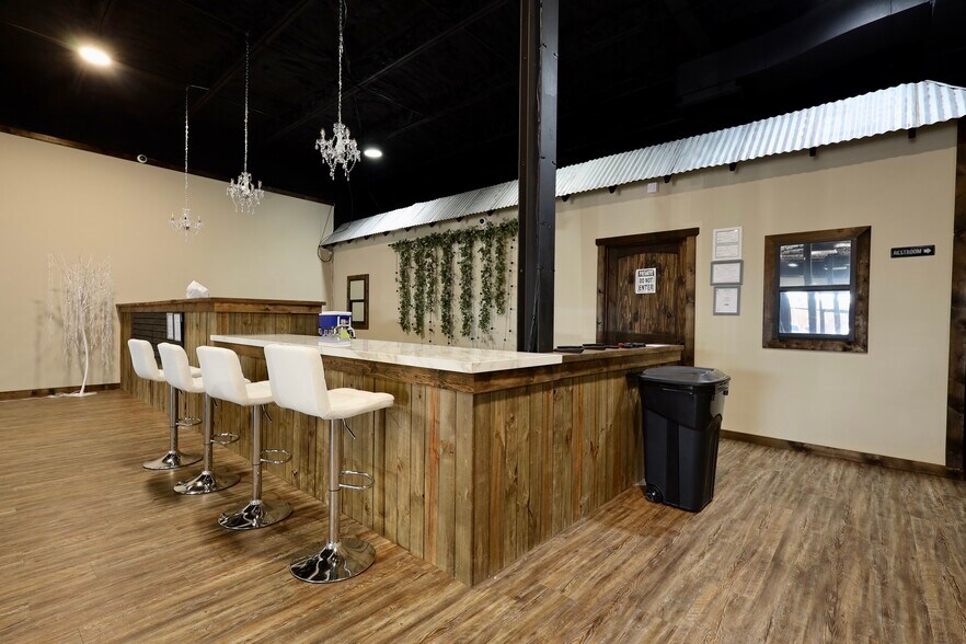 More Photos Of 180 S Macon St, Jesup Storefront Retail Office For Sale