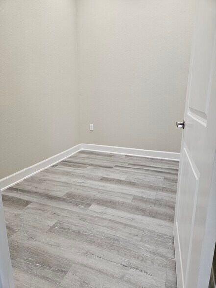 More Photos Of 625 Regal Row, Montgomery Medical For Lease