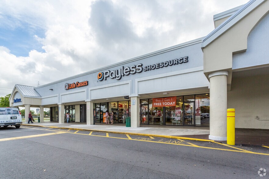 More Photos Of 2414-2490 W 60th St, Hialeah Supermarket For Lease