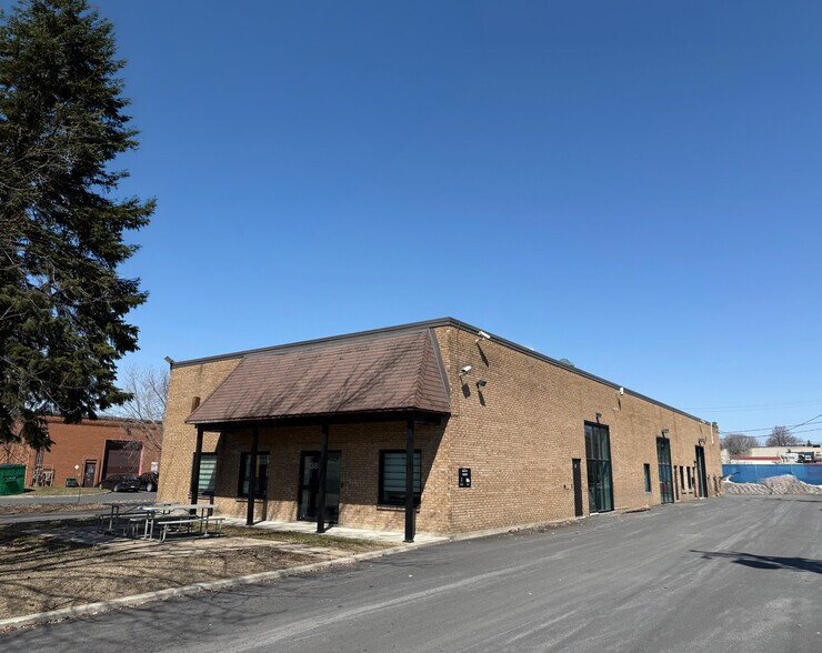 More Photos Of 138 Rue De La Barre, Boucherville Warehouse For Sale