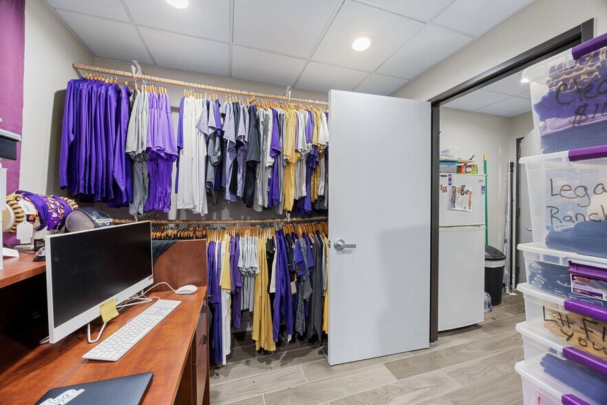 More Photos Of 14262 W State Highway 29, Liberty Hill General Retail For Sale