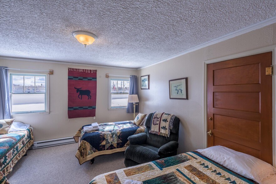 More Photos Of 21 E Pine, Pinedale General Retail For Sale