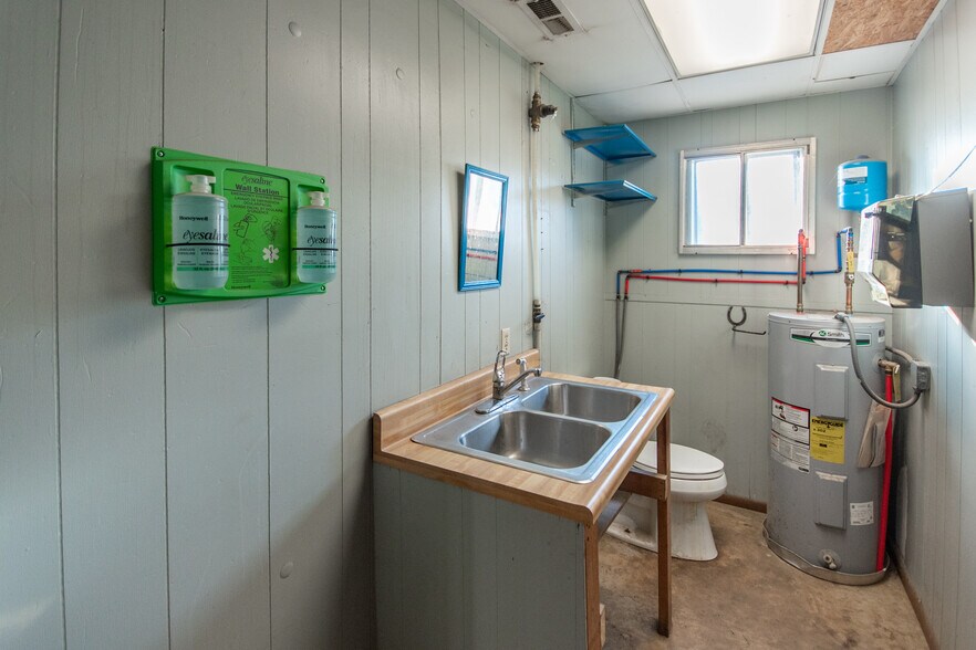 More Photos Of 535 W Main St, Franklin Specialty For Sale