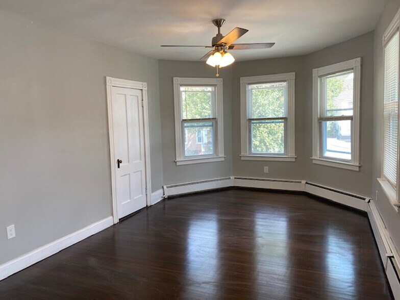 More Photos Of 12-20 Knox St Ct, Manchester Apartments For Sale