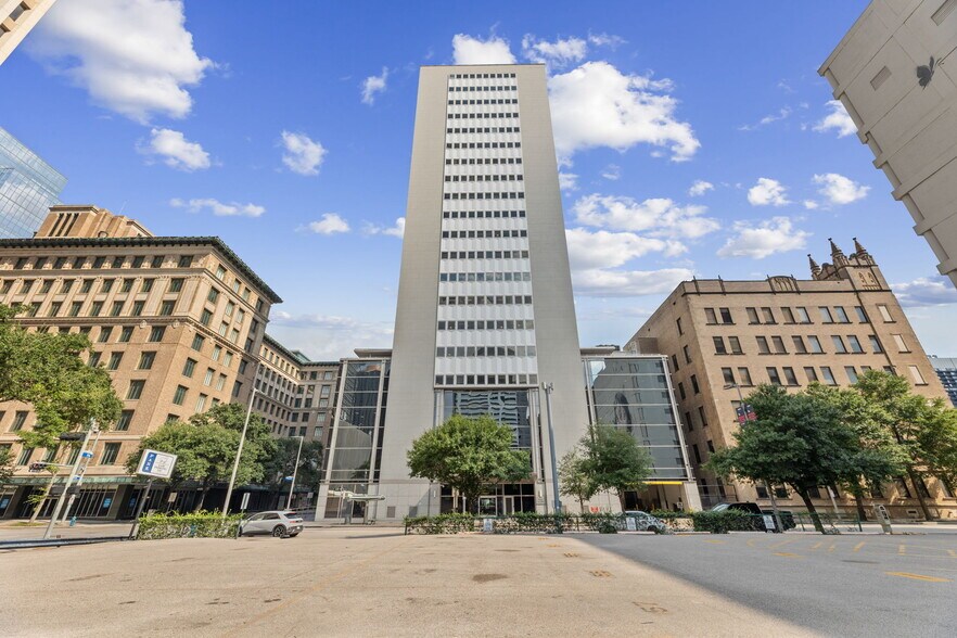 More Photos Of 1300 Main St, Houston Office For Lease