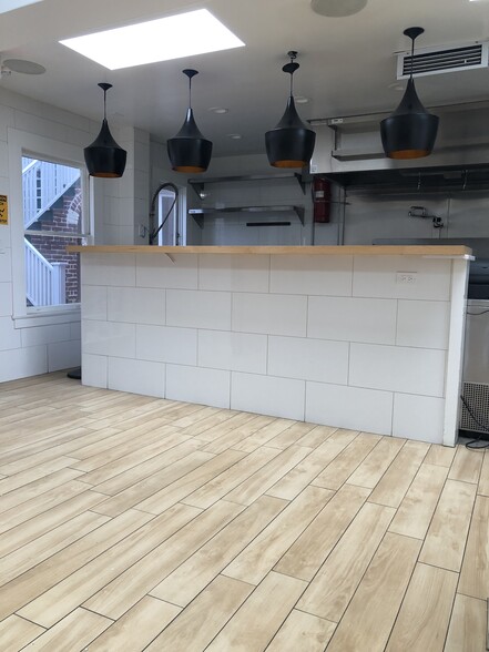 More Photos Of 517 Ocean Front Walk, Venice Storefront Retail Office For Lease