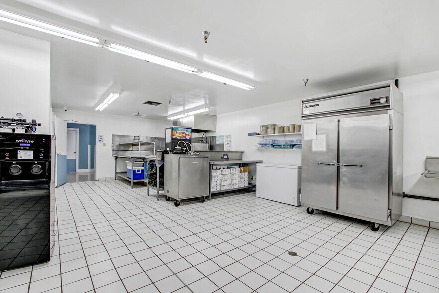 More Photos Of 1450 N Fair Oaks Ave, Pasadena Assisted Living For Sale