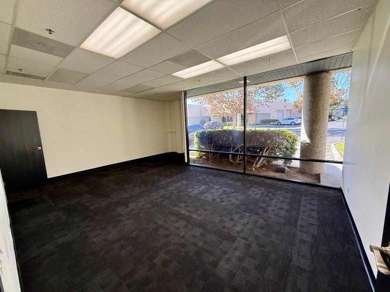 More Photos Of 350 E Crowther Ave, Placentia Warehouse For Lease