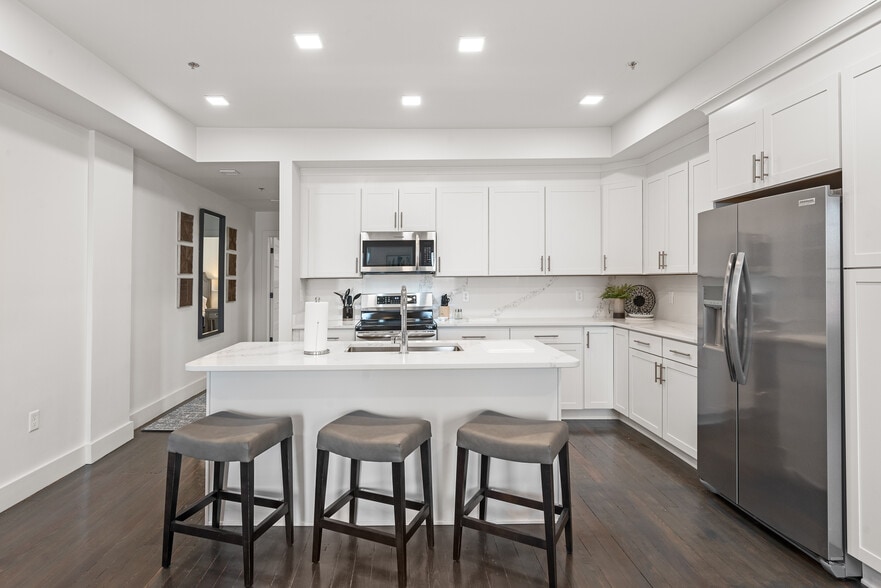 More Photos Of 121 W Washington St, Charles Town Office For Lease