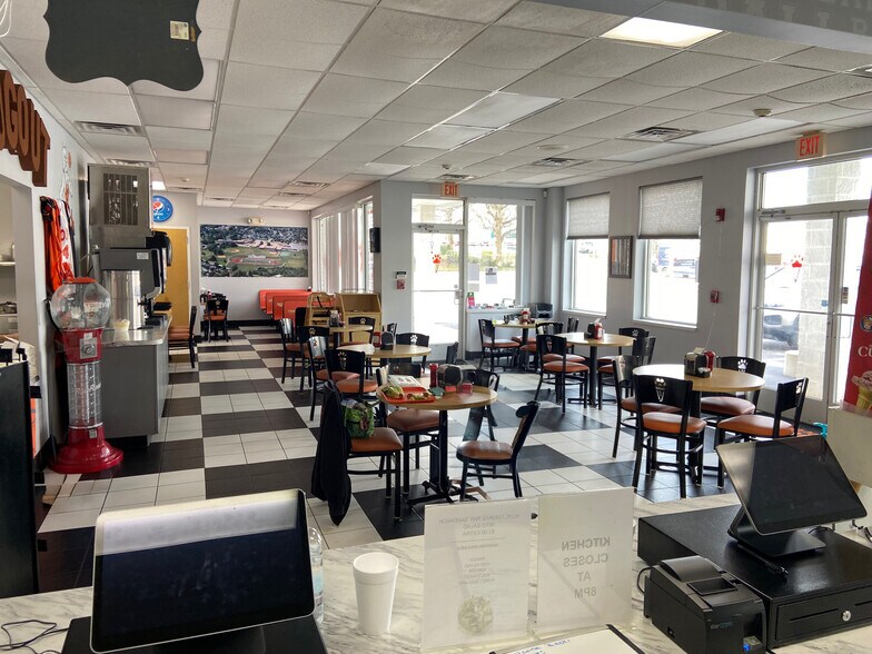 More Photos Of 117 S Main St, Manchester Fast Food For Lease