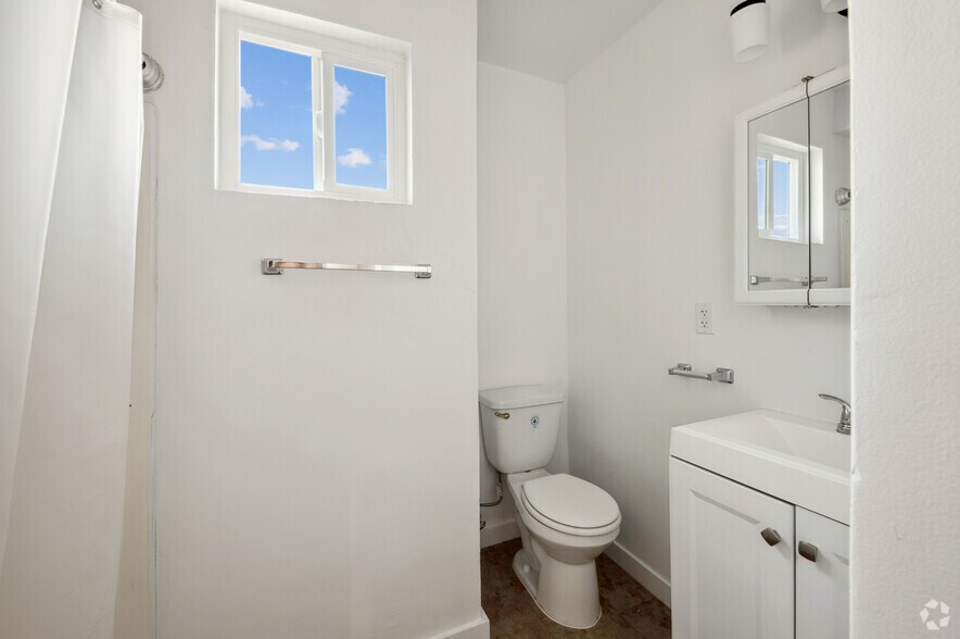 More Photos Of 2025 W 3rd St, Los Angeles Hotel For Lease