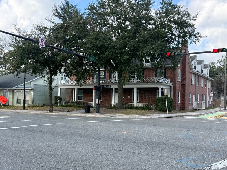 More Photos Of 1002 W University Ave, Gainesville Specialty For Sale