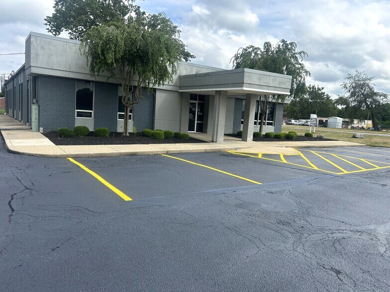 More Photos Of 1692 W Logansport, Peru Medical For Lease