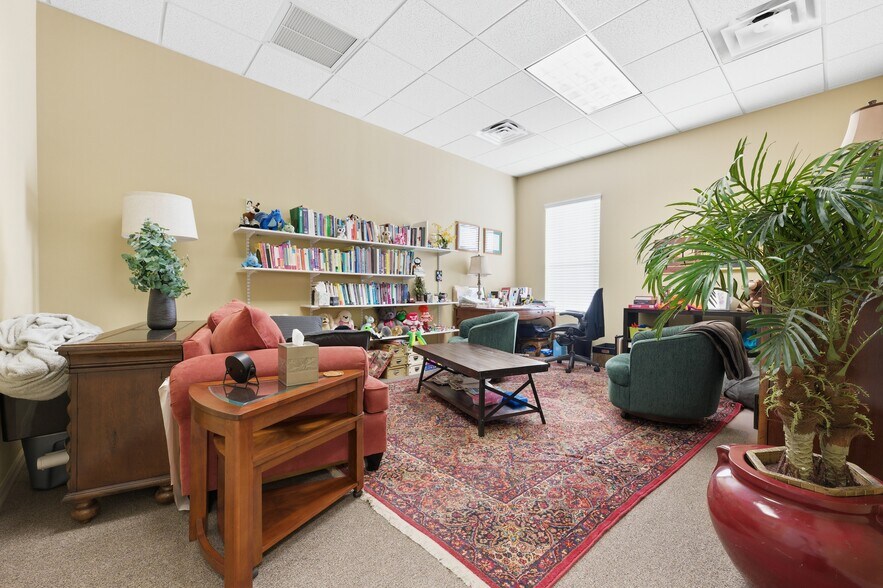 More Photos Of 17407 Bridge Hill Ct, Tampa Medical For Sale