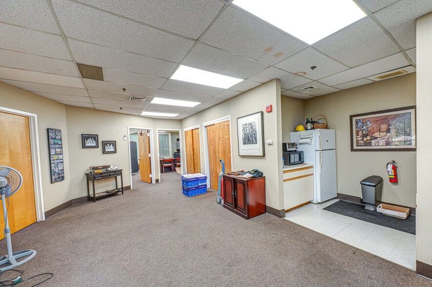 More Photos Of 30 Crossways E, Bohemia Manufacturing For Sale