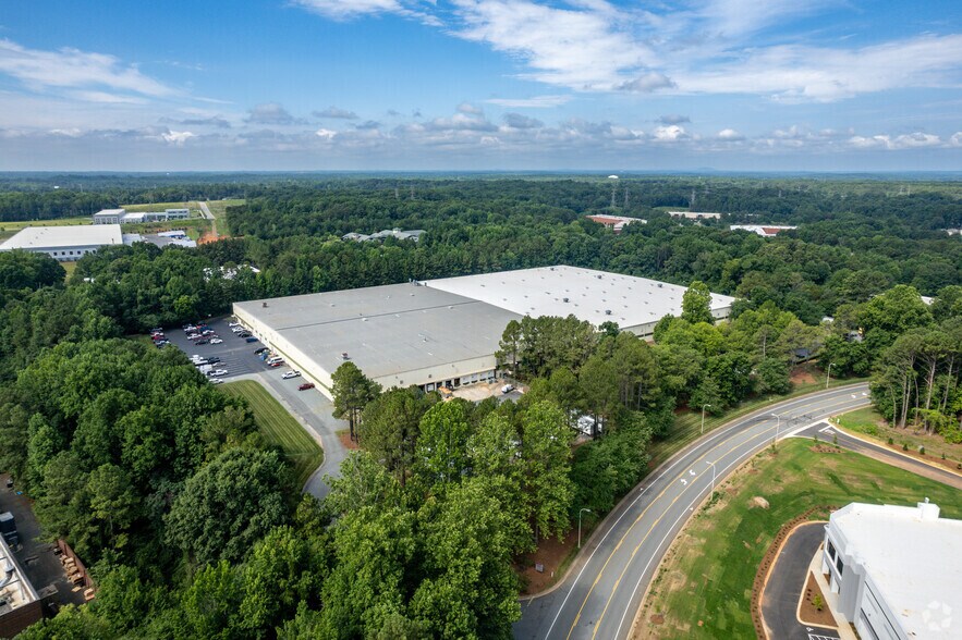 More Photos Of 13201 W Reese Blvd, Huntersville Warehouse For Lease