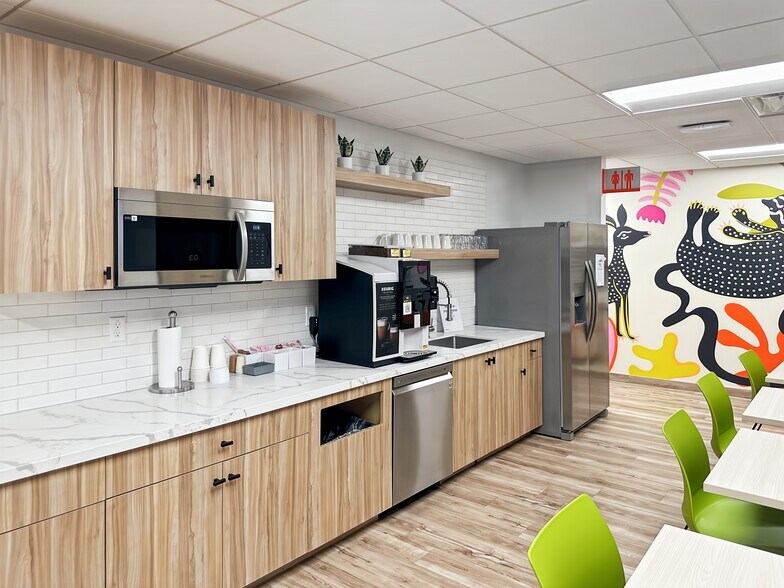 More Photos Of 2650 Camino del Rio N, San Diego Office For Lease