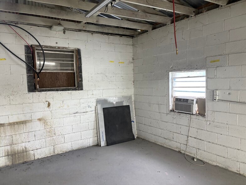 More Photos Of 2707 US Highway 80, Bloomingdale General Retail For Sale