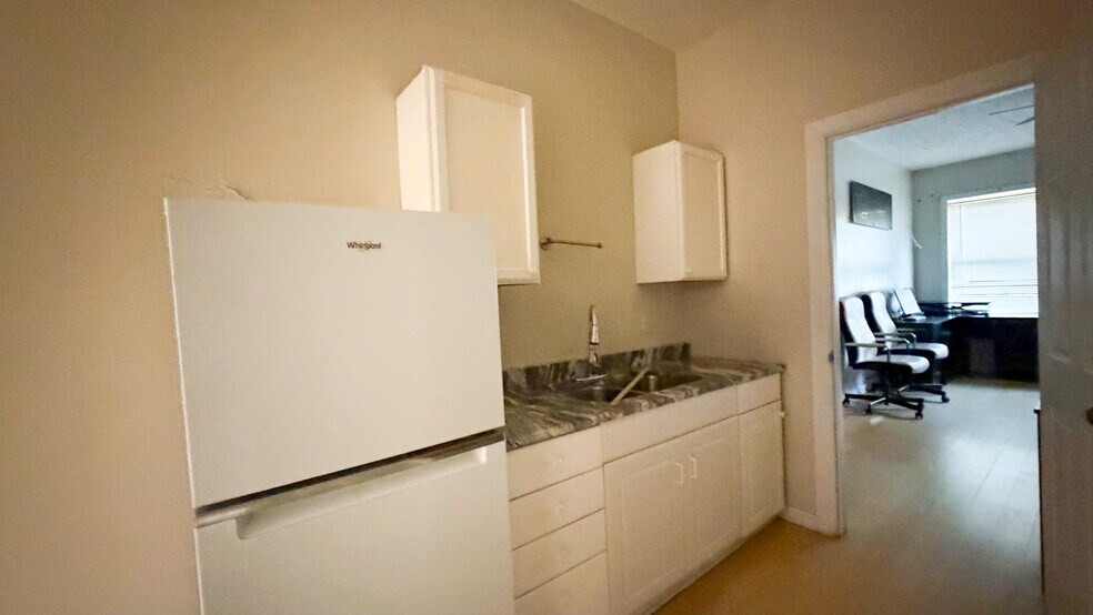 More Photos Of 24 E University Ave, Cincinnati Apartments For Sale