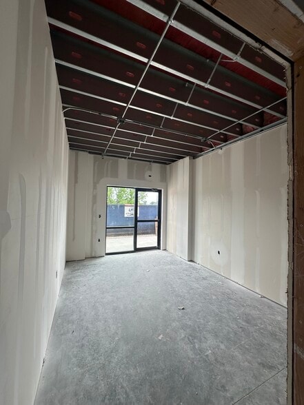 More Photos Of 296 S Barrington Rd, Tontitown Showroom For Lease